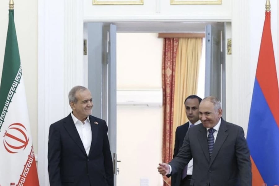 Iranian President Masoud Pezeshkian meets Armenian Prime Minister Nikol Pashinyan in Yerevan, Armenia, Aug. 19, 2025. (Photo: WANA)