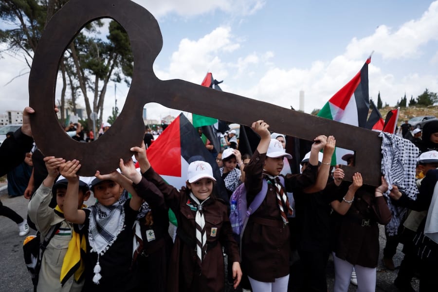 Palestinian children hold a symbolic key during a rally to mark the 77th anniversary of the Nakba, the ‘catastrophe’ of the establishment of the State of Israel, in Ramallah, May 14, 2025. (Photo: REUTERS/Mohammed Torokman)