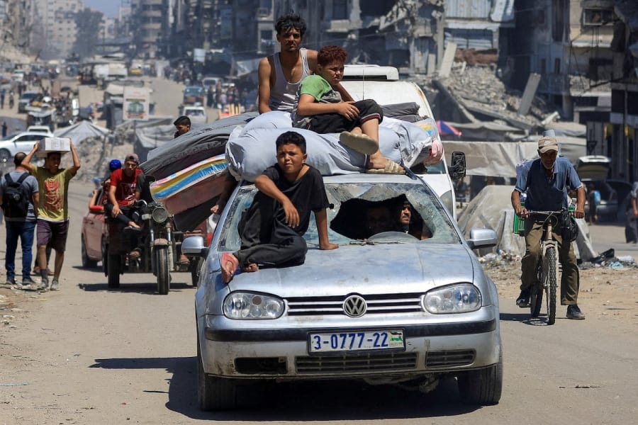 Vertriebene Palästinenser fliehen vor einer israelischen Militäroperation innerhalb der Stadt Gaza und suchen Zuflucht in einem anderen Stadtteil, Gaza-Stadt, 28. August 2025. (Foto: REUTERS/Dawoud Abu Alkas)