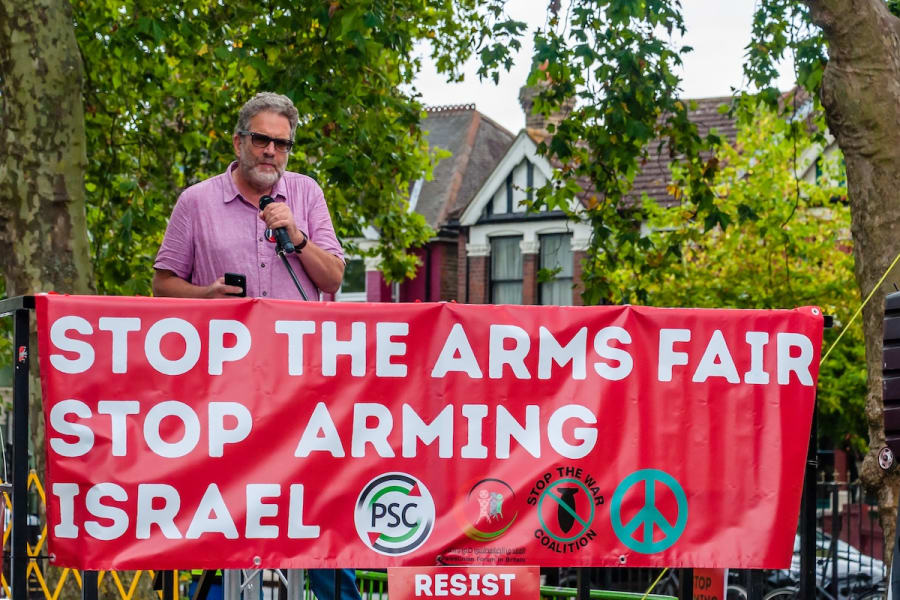 Manifestation "Arrêtez d'armer Israël" avant le plus grand salon mondial de l'armement, Defence and Security Equipment International (DSEI), Newham, Londres, Royaume-Uni, 18 août 2021. (Photo : Shutterstock)