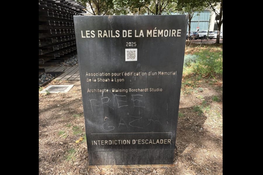 “Free Gaza” graffiti the Holocaust memorial in Lyon, France (Photo: Social media)