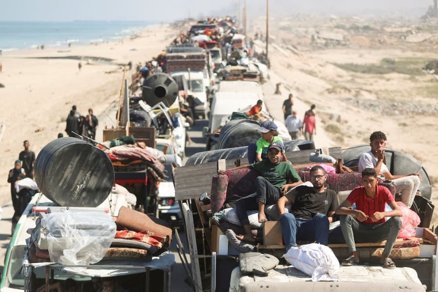 Displaced Palestinians, fleeing northern Gaza due to an Israeli military operation, move southward after Israeli forces ordered residents of Gaza City to evacuate to the south, in the central Gaza Strip, September 14, 2025. (Photo: REUTERS/Mahmoud Issa)