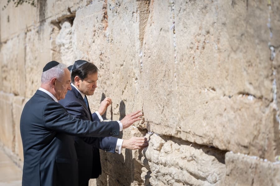 Israeli Prime Minister Benjamin Netanyahu and US Secretary of State Marco Rubio visit the Western Wall in Jerusalem’s Old City, during Rubio’s official trip to Israel, Sept. 14, 2025. (Photo: Chaim Goldberg/Flash90)