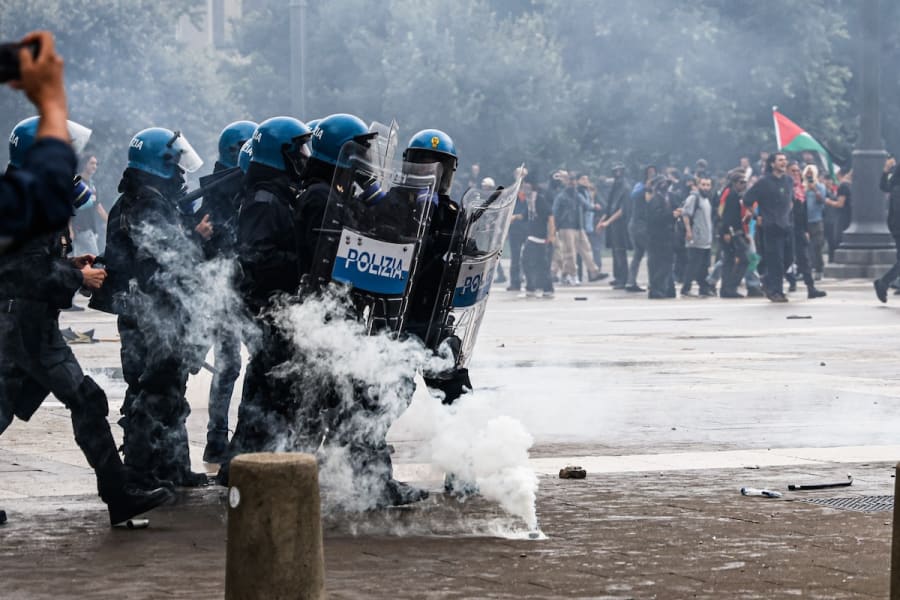 Clashes occur between demonstrators and anti-riot police during the strike for Gaza in Central Station in Milan, Italy, September 22, 2025. (Photo by Alessandro Bremec/NurPhoto)