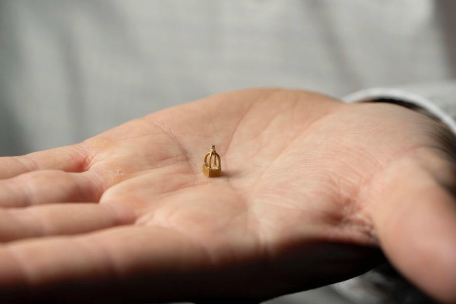 Ophel Electrum Basket Pendant (Photo: AIBA/Reese Zoellner)