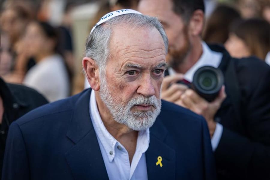 US Ambassador to Israel Mike Huckabee visits at the Western Wall in Jerusalem’s Old City, at the end of Tisha B’Av, Aug. 3, 2025. Photo by Chaim Goldberg/Flash90