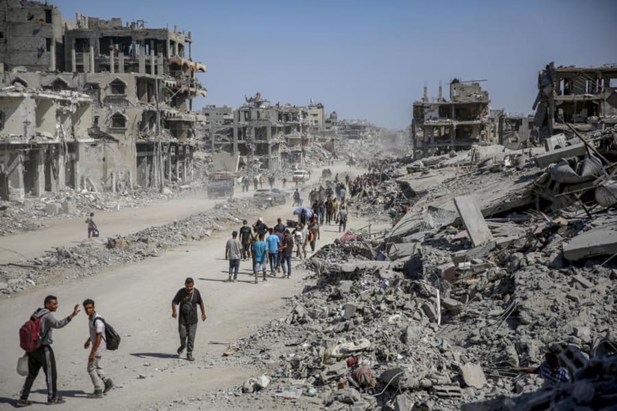 Palestinians return to their homes following a ceasefire agreement between Israel and Hamas, in the northern Gaza Strip, October 12, 2025. (Photo: Fathi Ibrahim/Flash90)