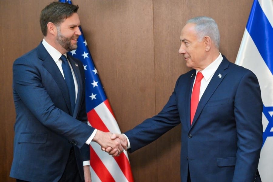 Le vice-président américain JD Vance rencontre le Premier ministre israélien Benjamin Netanyahu à Jérusalem, le 22 octobre 2025. (Photo : Kobi Gideon/GPO)