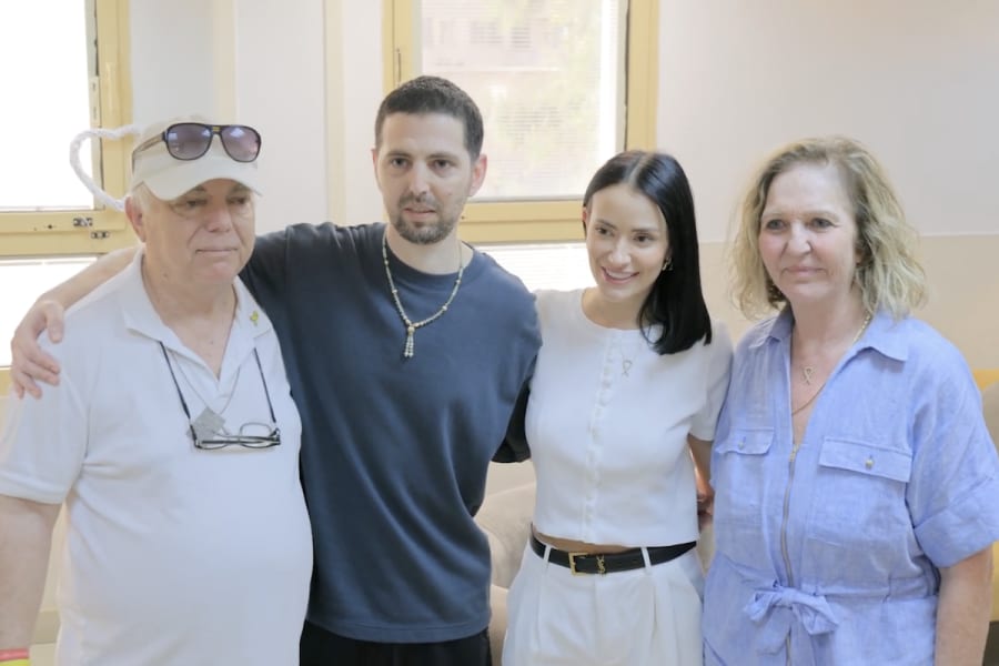 Released Israeli hostage Elkana Bohbot reunites with his family in the hospital after returning from Gaza (Photo: Oz Shechter/GPO)