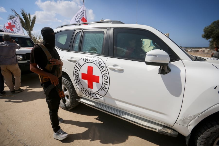 The International Committee of the Red Cross (ICRC) received the second batch of Israeli hostages from the Al-Matahin area south of Deir al-Balah in the central Gaza Strip. (Photo: Fathi Ibrahim/Flash90)