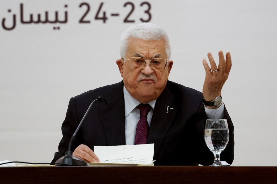 Le Président de l'Autorité palestinienne Mahmoud Abbas tient une réunion de direction à Ramallah, le 23 avril 2025. (Photo : REUTERS/Mohammed Torokman)