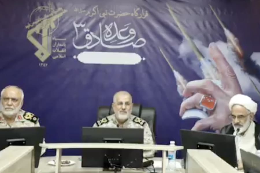2025년 6월 22일, 작전실 내부에서 연설하는 모하마드 팍푸르 IRGC 사령관. (사진: 스크린샷)
