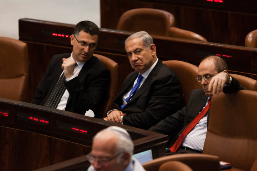 Gideon Sa'ar (left) and Prime Minister Benjamin Netanyahu were once close associates in the Likud party. (Photo: Flash 90)