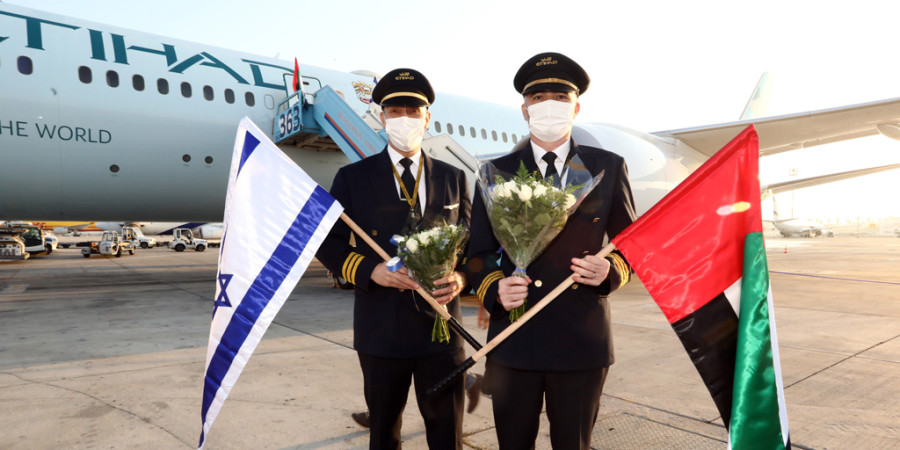 "Shalom Tel Aviv! Thank you for the very warm welcome too." Etihad Airways crew arrives in Israel on first commercial flight from the UAE (Photo: Etihad Airways via Twitter)