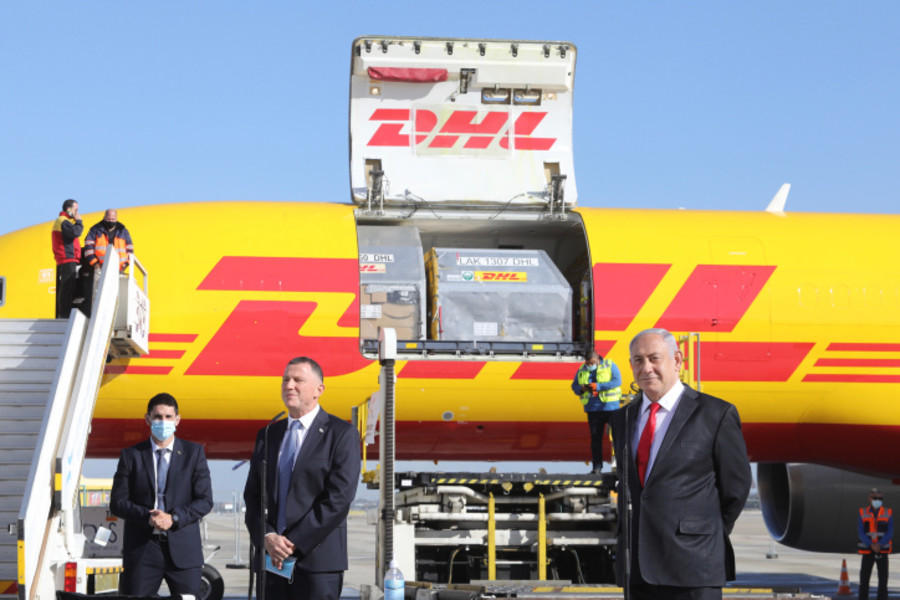 Israeli Prime Minister Benjamin Netanyahu and Health Minister Yuli Edelstein attend the arrival of the DHL freight plane transporting the first batch of Pfizer vaccines landing at Ben-Gurion Airport on December 9, 2020. (Photo: Marc Israel Sellem/POOL)
