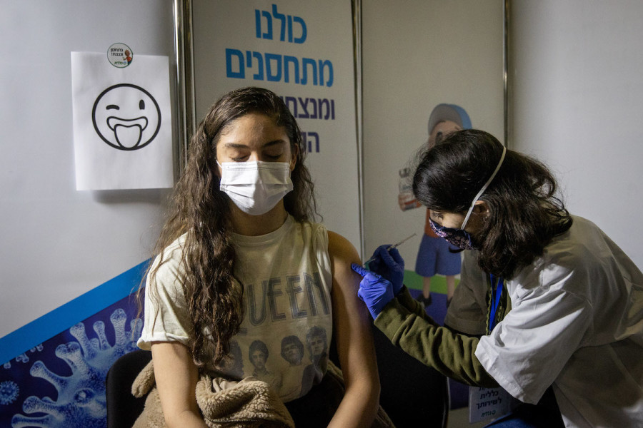 Young Israelis receive a vaccine injection at Clalit Covid-19 vaccination center in Jerusalem, on Feb. 4, 2021. (Photo: Yonatan Sindel/Flash90)