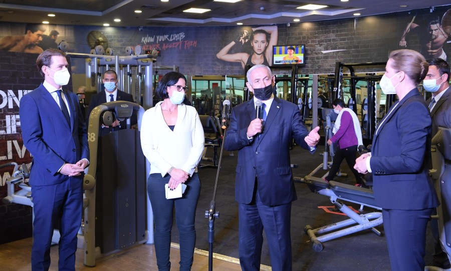 PM Netanyahu, Austrian Chancellor Sebastian Kurz and Danish PM Mette Frederiksen visit gym in Modi'in to monitor the coronavirus routine in Israel according to the Green Pass model. (Photo: Amos Ben-Gershom/GPO)