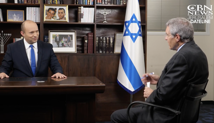 Naftali Bennett, head of Yamina party, interviewed by Chris Mitchell of CBN News (Photo: screenshot)