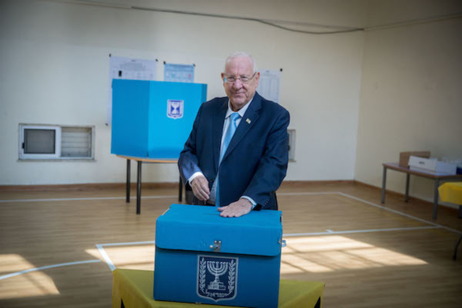 President Reuven Rivlin casts his ballot at a voting station in Jerusalem, during the Knesset Elections, on Sept/ 17, 2019. (Photo: Yonatan Sindel/Flash90)