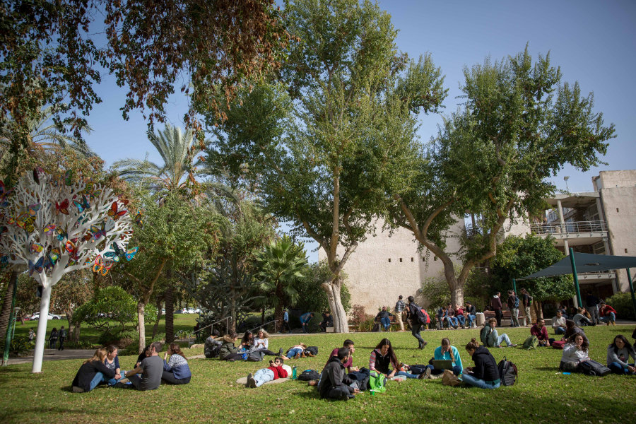 Illustrative: Students seen during a break at the Rehovot Campus of Hebrew University on January 22, 2018. (Photo: Miriam Alster/Flash90)