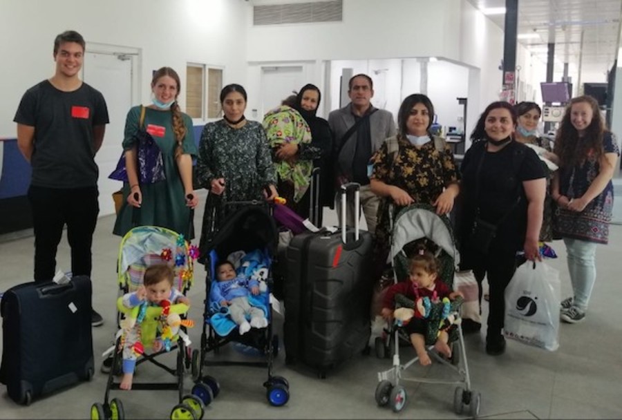 Kurdish families at the Jordan River crossing waiting to enter Israel (Photo courtesy Shevet Achim)