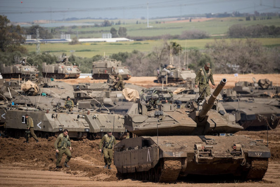 Illustrative - IDF tanks stationed near the Israeli-Gaza border on March 26, 2019. (Photo: Yonatan Sindel/Flash90)