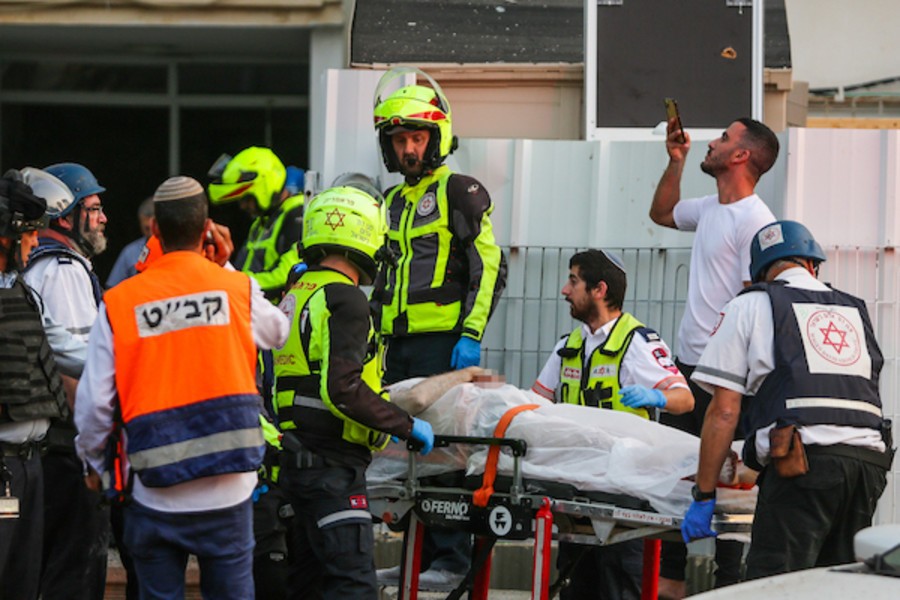 Medics evacuate an injured man at the scene where an apartment building was hit by a rocket fired from the Gaza Strip in Ashkelon, southern Israel, on May 11, 2021. (Photo: Edi Israel/Flash90)