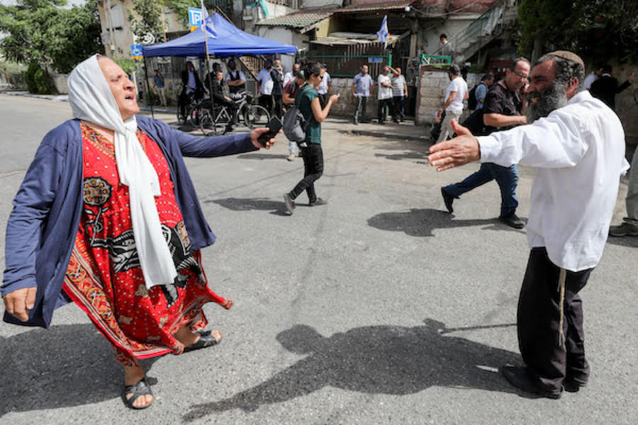 Israelis and Palestinians clash during protests surrounding the impending eviction of Palestinian families from their homes, which Israeli families claim is their property, in the East Jerusalem neighborhood of Sheikh Jarrah, May 10, 2021. (Photo: Olivier Fitoussi/Flash90)