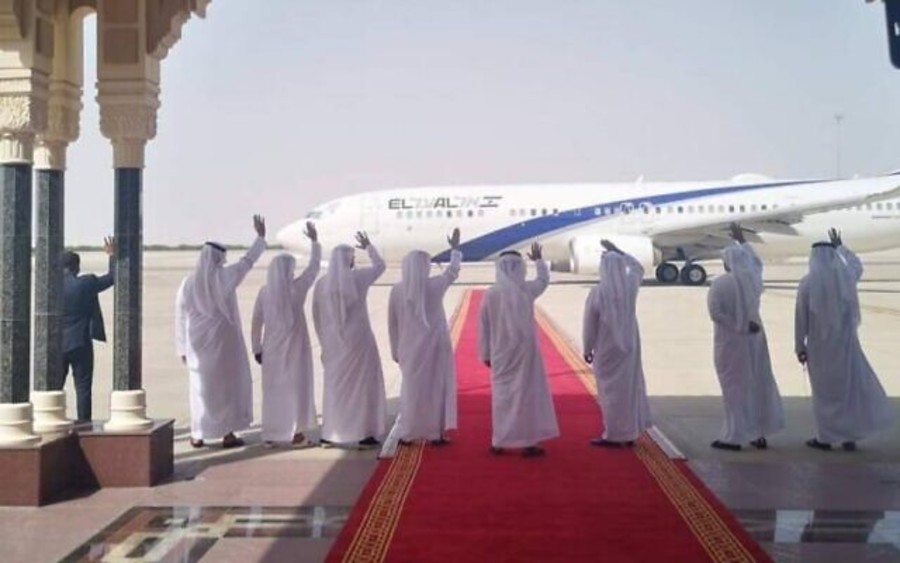 UAE delegates wave to El Al plane at the end of Israel-UAE normalization talks in Abu Dhabi, Sept. 1, 2020. (El Al Spokesperson's Office)