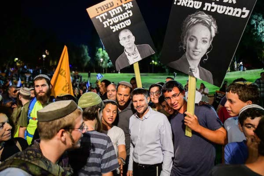 Knesset Member Bezalel Smotrich and demonstrators at a protest against the unity government outside the home of Yamina parliament member Ayelet Shaked in Tel Aviv on June 3, 2021. (Photo: Avshalom Sassoni/Flash90)
