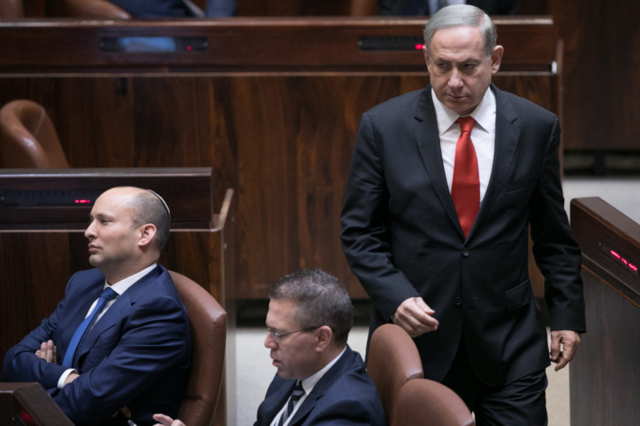 Israeli Prime Minister Benjamin Netanyahu (R) passes Yamina leader Naftali Bennett (L) during a plenary session. (Photo: Yonatan Sindel/Flash90)