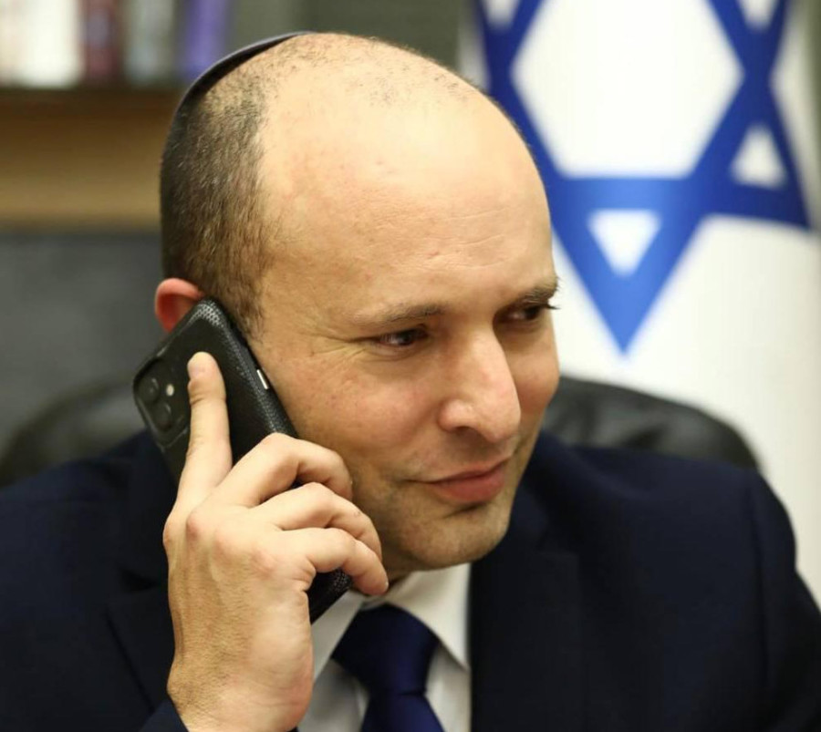 Prime Minister Naftali Bennett on a phone call with President Biden (Photo: GPO)