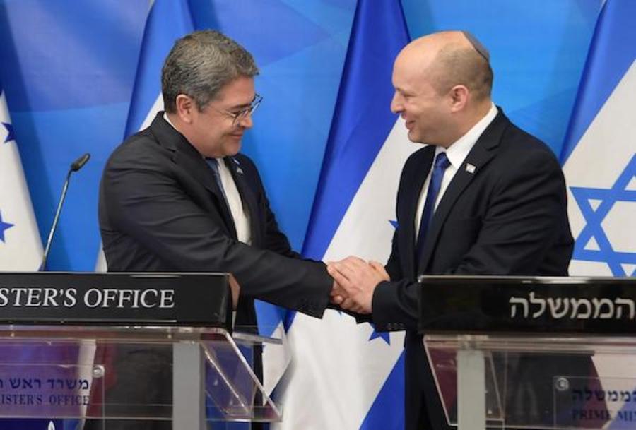 Prime Minister Naftali Bennett and Honduran President Juan Orlando Hernandez at the Prime Minister's Office before inaugurating the Honduras Embassy in Jerusalem, June 24, 2021. (Photo: Amos Ben-Gershom/GPO)