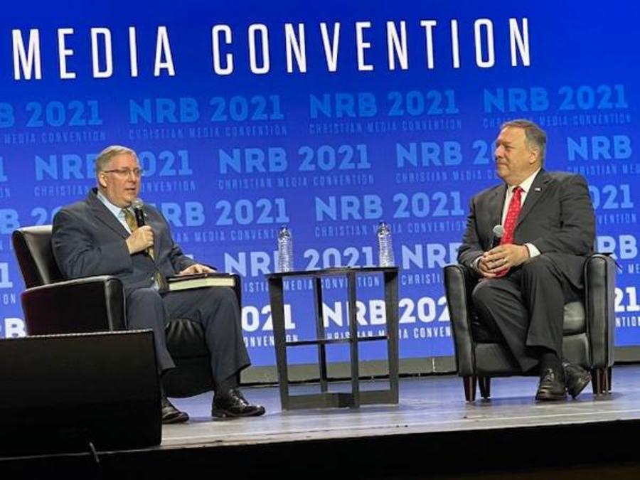 Joel C. Rosenberg interviews former US Secretary of State Mike Pompeo at the NRB Convention, June 24, 2021 (Photo: All Israel News)