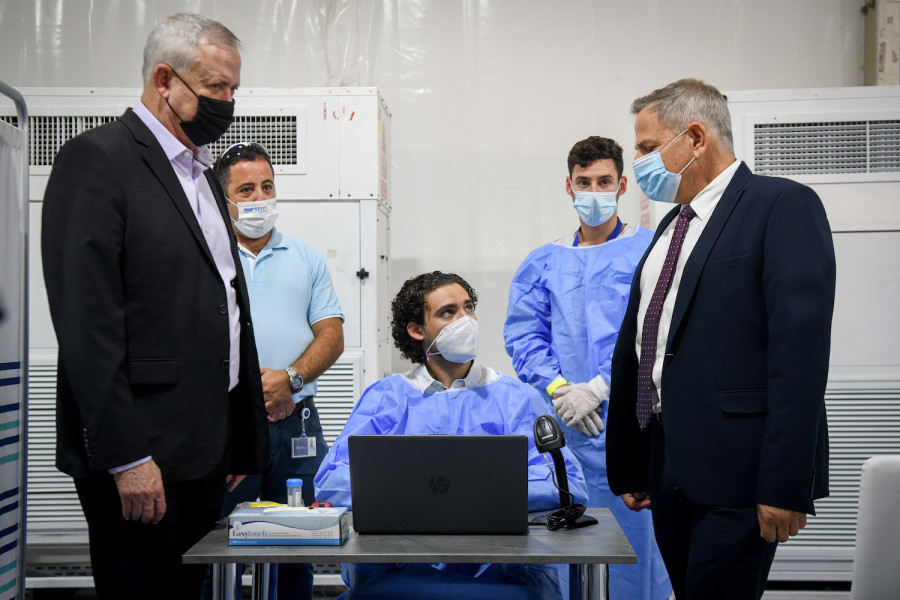 Israeli Minister of Defense Benny Gantz and Minister of Health Nitzan Horowitz visit at a tent for COVID-19 testing for incoming passengers at the Ben-Gurion International Airport near Tel Aviv on July 12, 2021. (Photo: Flash90)