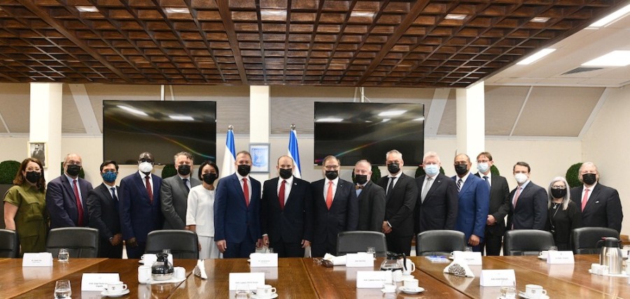 Prime Minister Naftali Bennett meets with a delegation of ambassadors to the US and the UN, led by Israeli Ambassador to the US and the UN Gilad Erdan, July 22, 2021 (Photo: Haim Zach/GPO)