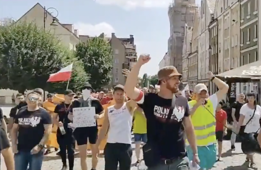 An anti-vaccine protest in Poland, in which they called out anti-Semitic chants, blaming Jews for starting the COVID-19 pandemic. (Photo: screenshot Twitter)