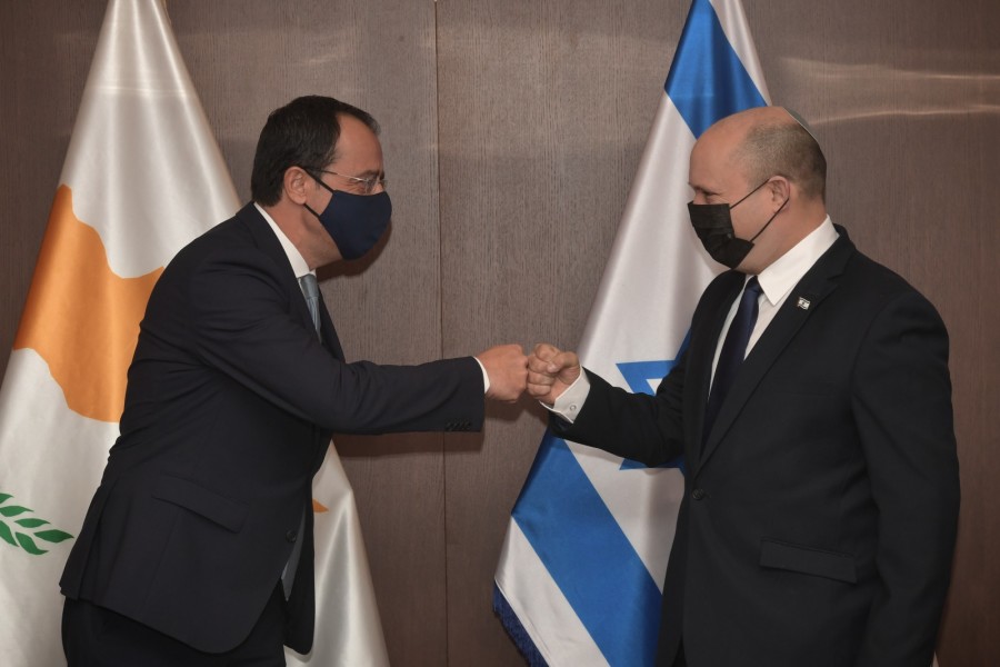 Prime Minister Naftali Bennett and Cypriot Foreign Minister Nikos Christodoulides. (Photo: Koby Gideon/GPO)