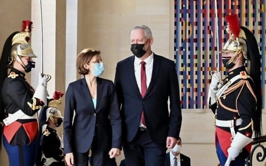 Israeli Defense Minister Benny Gantz is greeted by his French counterpart Florence Parly in Paris on July 28, 2021. (Photo: Ariel Hermoni/Defense Ministry)