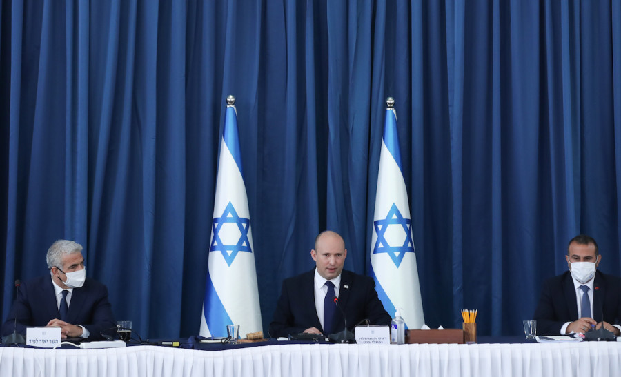 Israeli Prime Minister Naftali Bennett (C) and Foreign Minister Yair Lapid during a Cabinet meeting at the Ministry of Foreign Affairs in Jerusalem, August 8, 2021. (Photo: Ohad Zwigenberg/POOL)