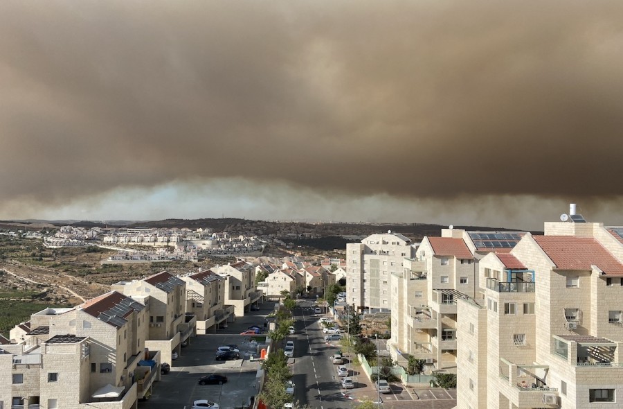 Smoke covering Jerusalem as forest fires raged in the surrounding Judean hills (Photo: Jonathan Feldstein)