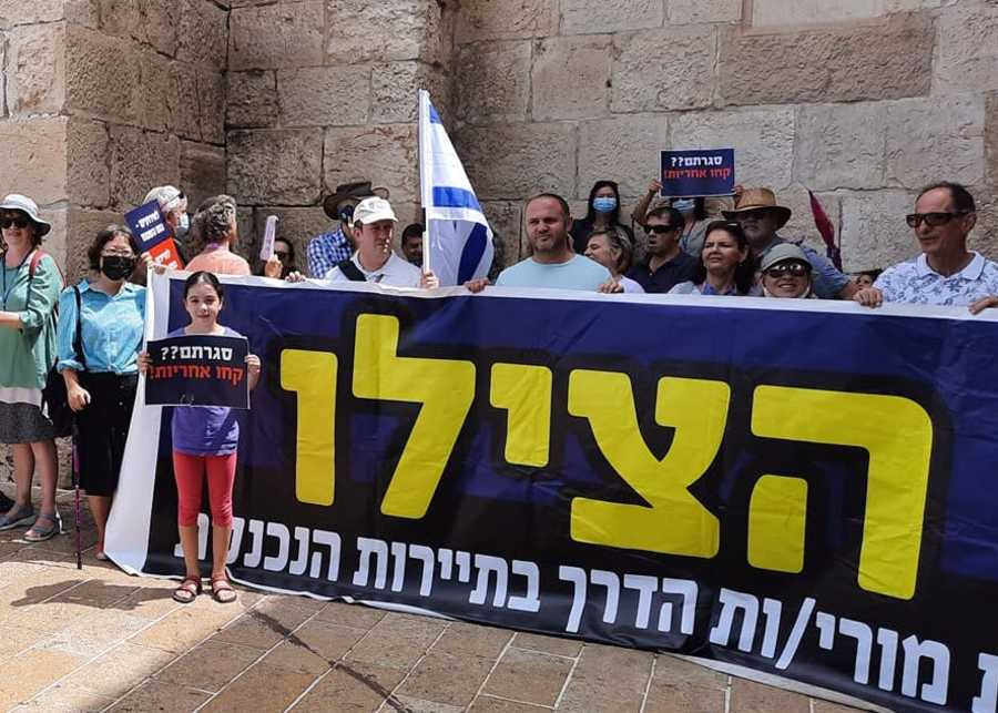 "Save us!" reads a sign from the Incoming Tour Guide Association while the girl on the left holds a sign that says, "You closed us – take responsibility!" (Photo: courtesy)