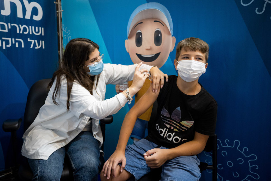 13-year-old Israeli boy receives his second dose of the COVID-19 vaccine, Aug. 29, 2021. (Photo: Yonatan Sindel/Flash90)