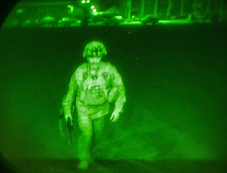 Last American soldier leaving Afghanistan (Photo: Official Pentagon Twitter feed)
