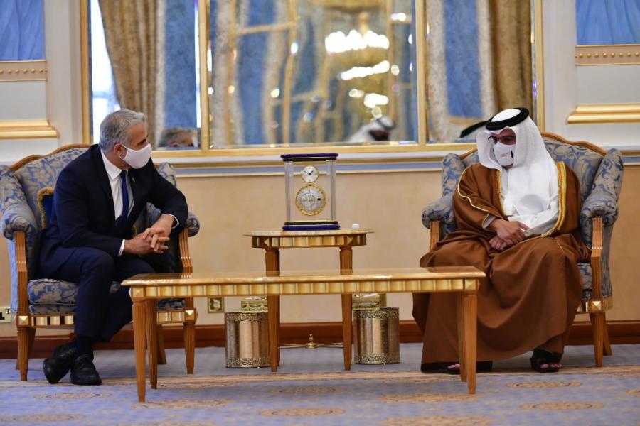Israeli Foreign Minister Yair Lapid meets with Bahraini Crown Prince and Prime Minister Salman bin Hamad al Khalifa. (Photo: Israel Ministry of Foreign Affairs)