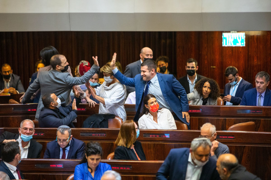 Coalition members celebrate during the vote of the state budget, Nov. 3, 2021 (Photo: Olivier Fitoussi/Flash90)