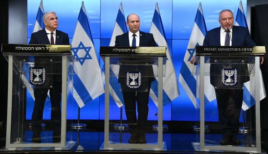 (L to R) Foreign Minister Yair Lapid, Prime Minister Naftali Bennett and Finance Minister Avigdor Liberman speak at a press conference, Nov. 6, 2021 (Photo: Haim Zach/GPO)