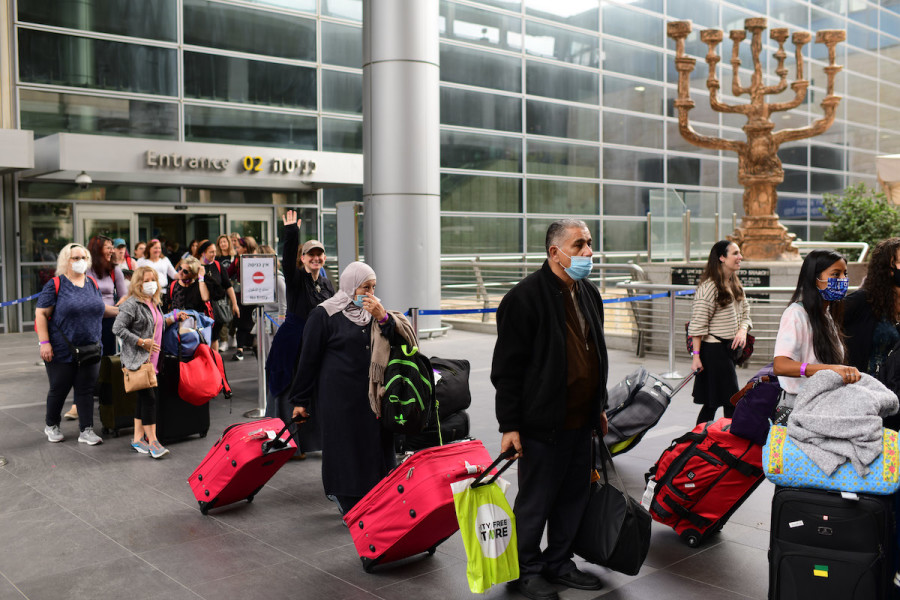 Travelers seen arriving at Ben-Gurion International Airport, as Israel opens its borders and allows tourists to enter the country after months of keeping its borders, Nov. 1, 2021. (Photo: Tomer Neuberg/FLASH90)