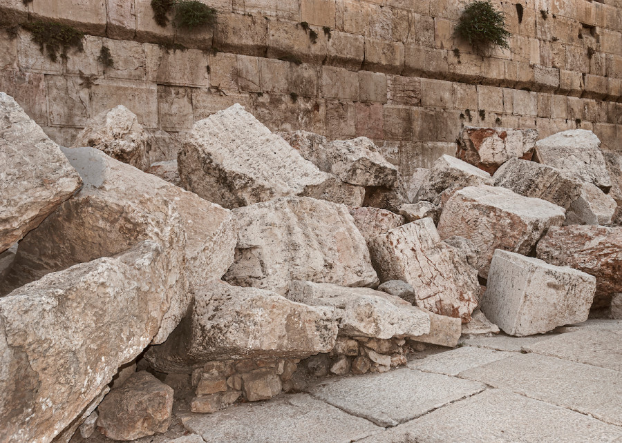 Illustrative image of stones thrown from the second temple to the street below after its destruction in 70 CE (Photo: Shutterstock)