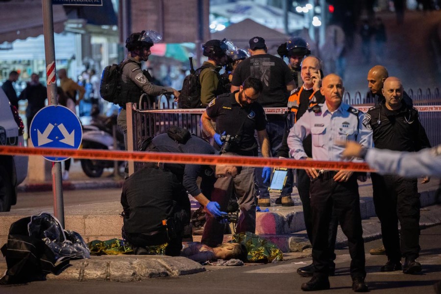 Israeli security forces at the scene of terror attack outside of the Damascus Gate in Jerusalem's Old City, Dec. 4, 2021. (Photo: Yonatan Sindel/Flash90